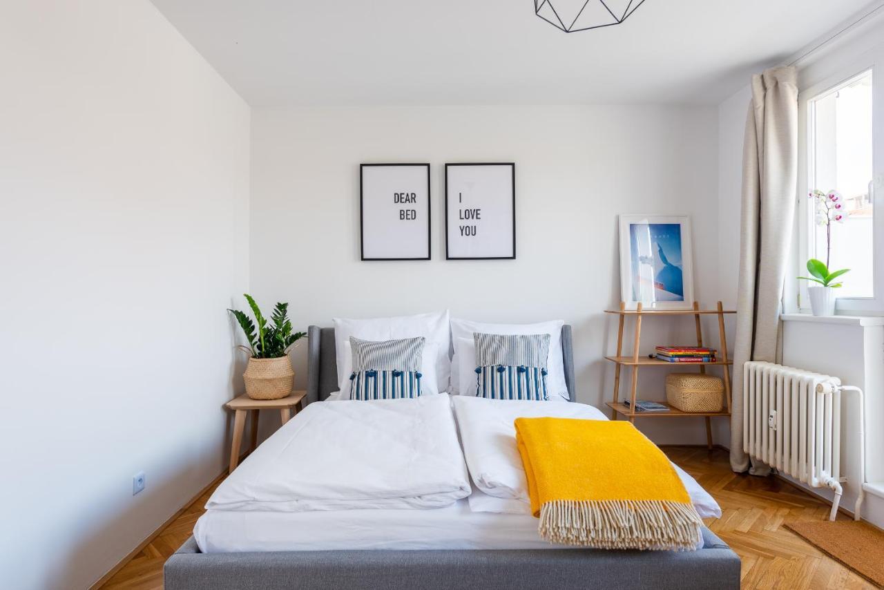 Lejlighed Bright Charming With Terrace, Parking & Airco. Prag